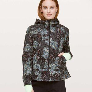 Lululemon Pack It Up Jacket in Floral Assemblage Alpine White Multi